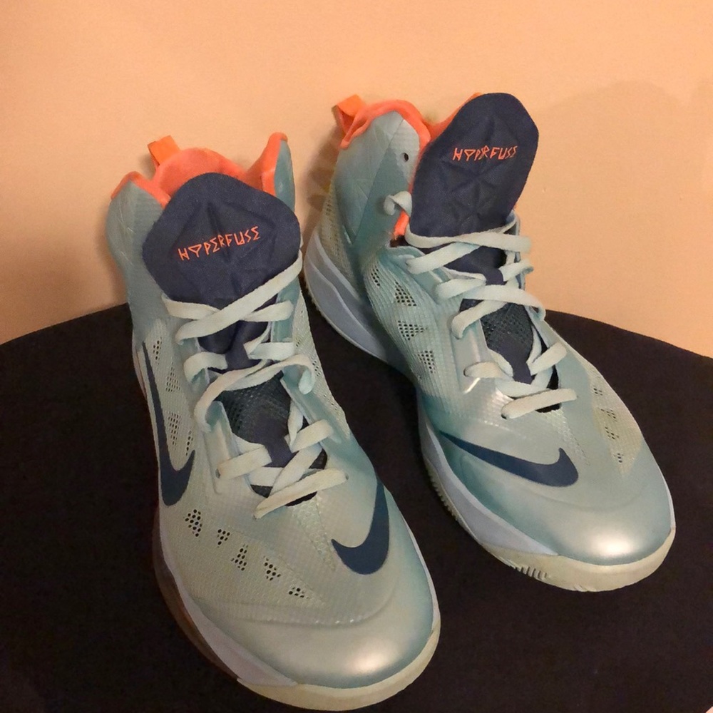 Nice Men’s Nike Light Hyper Fuse Shoes